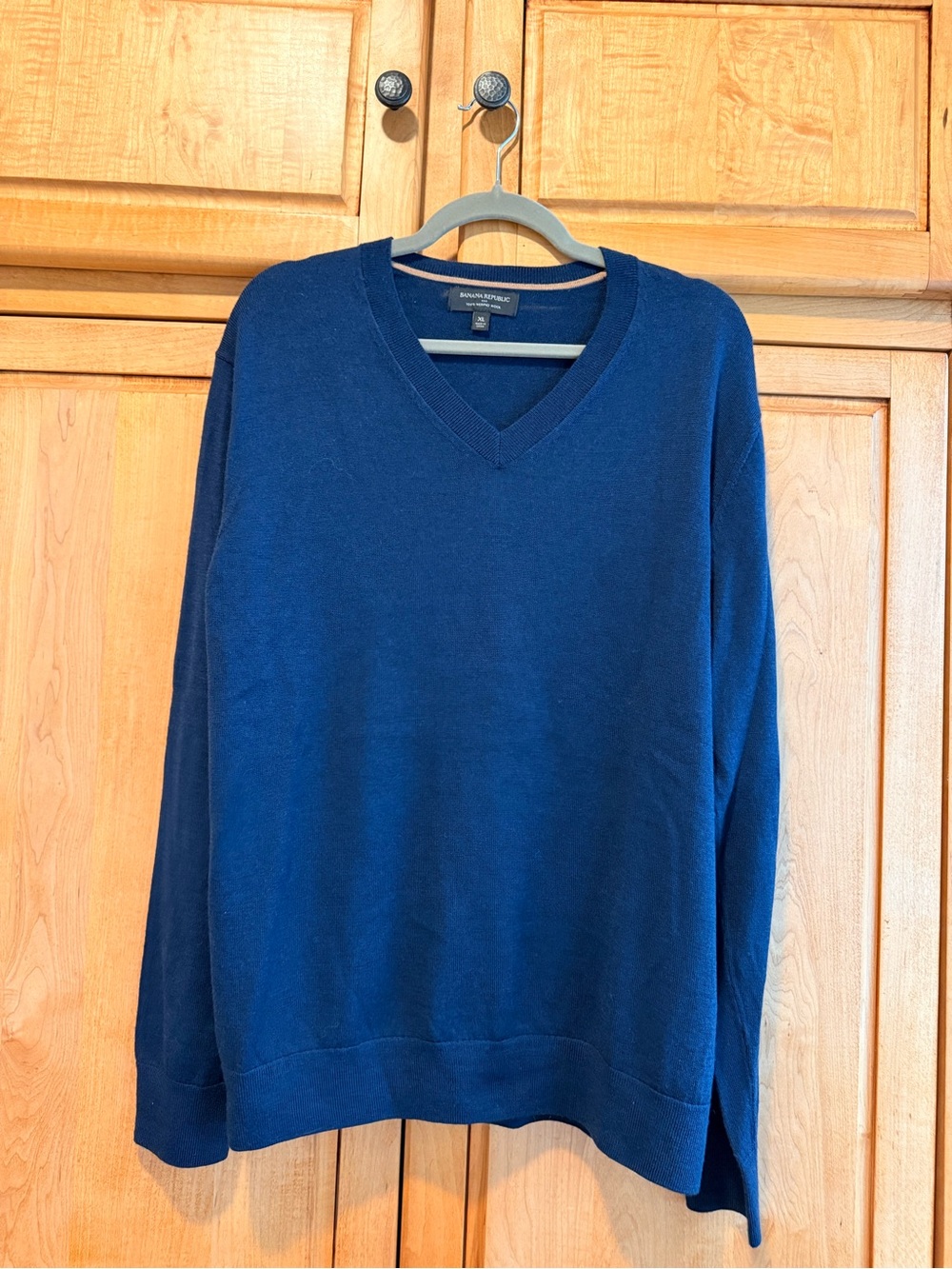Banana Republic Men's Deep Blue V-Neck Sweater